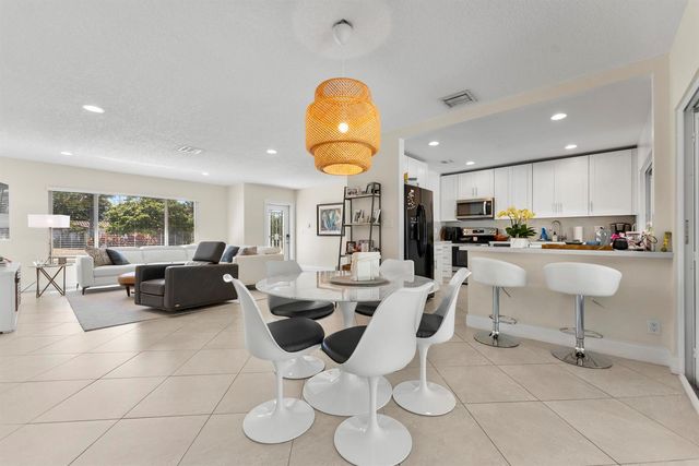 401 NE 10th Terrace, Boca Raton, FL 33432