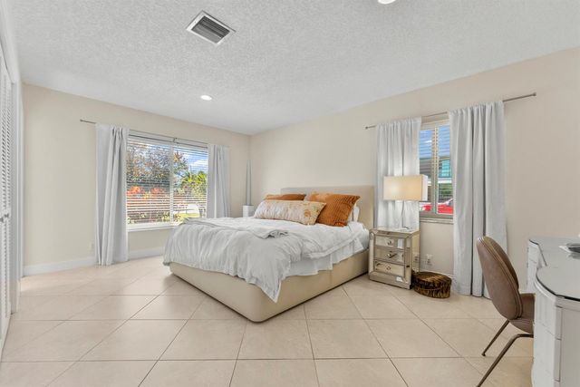 401 NE 10th Terrace, Boca Raton, FL 33432