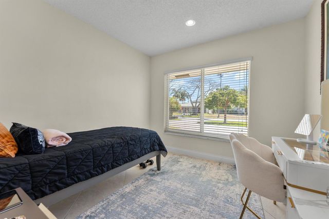 401 NE 10th Terrace, Boca Raton, FL 33432