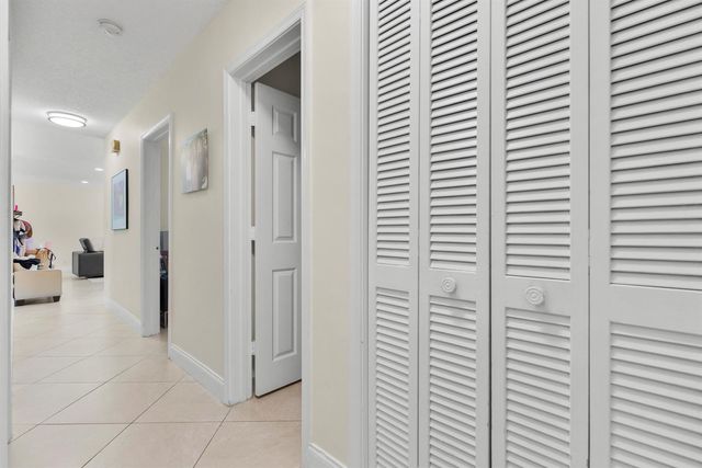 401 NE 10th Terrace, Boca Raton, FL 33432