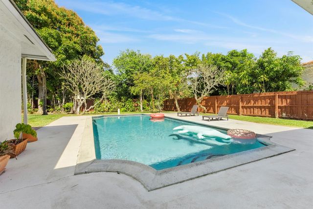 401 NE 10th Terrace, Boca Raton, FL 33432