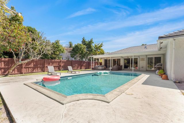 401 NE 10th Terrace, Boca Raton, FL 33432