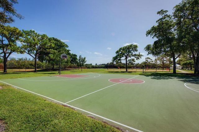 401 NE 10th Terrace, Boca Raton, FL 33432
