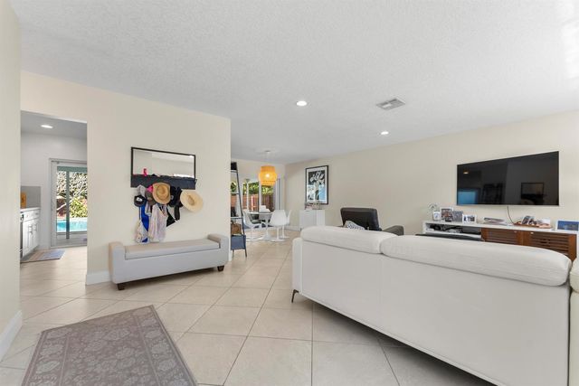 401 NE 10th Terrace, Boca Raton, FL 33432