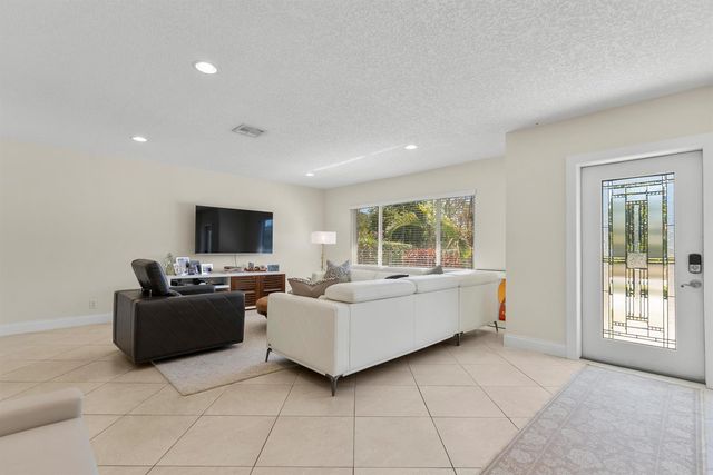 401 NE 10th Terrace, Boca Raton, FL 33432