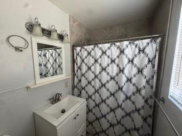 750 El Camino Paraiso, Hollister, CA 95023