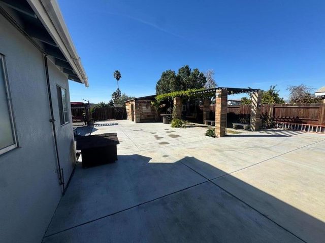 750 El Camino Paraiso, Hollister, CA 95023