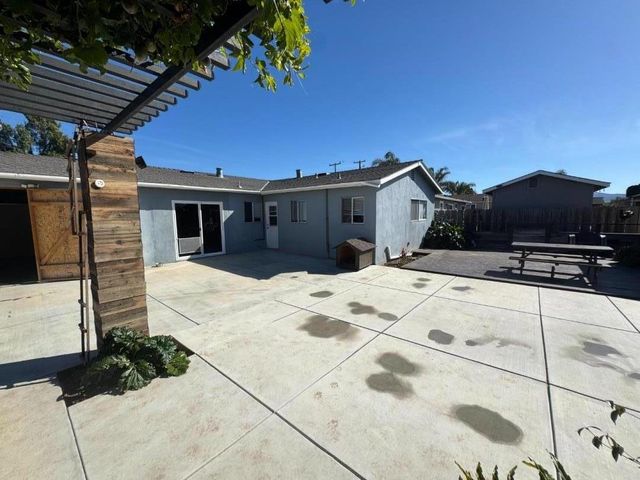 750 El Camino Paraiso, Hollister, CA 95023