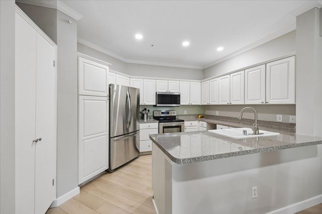 2100 Welch Street C121, Houston, TX 77019
