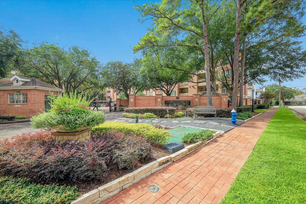 2100 Welch Street C121, Houston, TX 77019