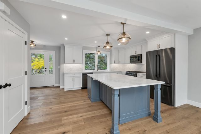 20 First Street, Windham, NH 03087