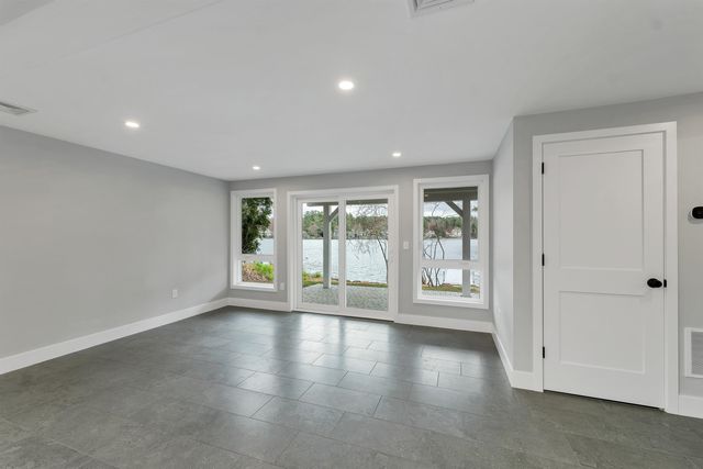 20 First Street, Windham, NH 03087