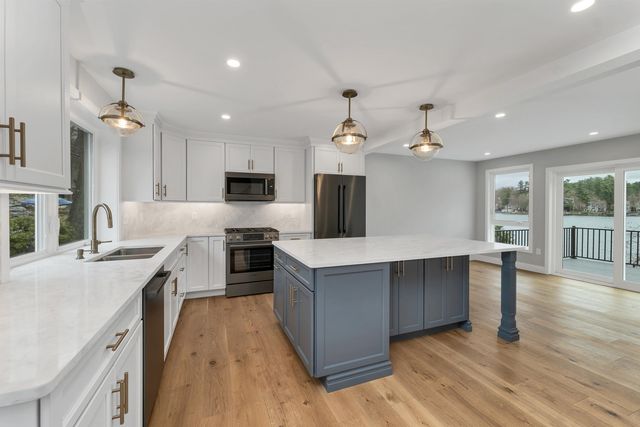 20 First Street, Windham, NH 03087