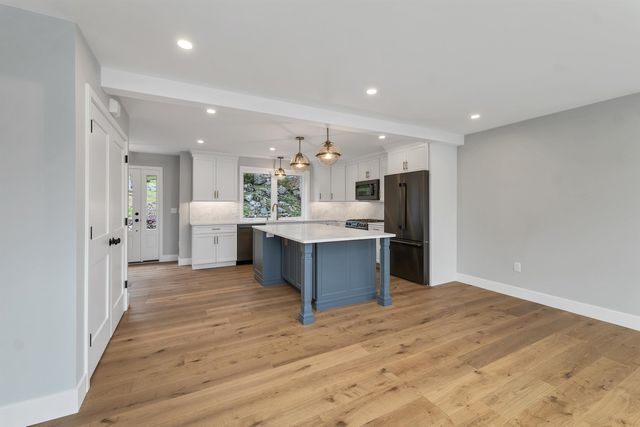 20 First Street, Windham, NH 03087