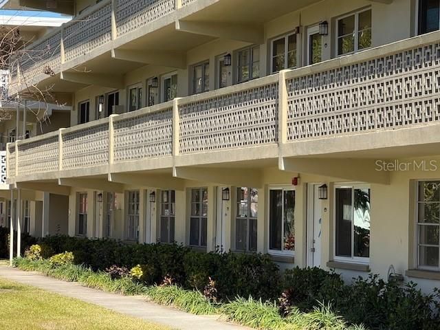 1051 79TH AVENUE N 202, St Petersburg, FL 33702