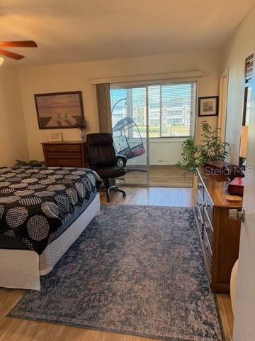 1051 79TH AVENUE N 202, St Petersburg, FL 33702