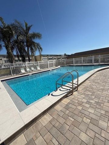 1051 79TH AVENUE N 202, St Petersburg, FL 33702