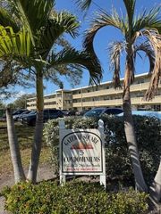 1051 79TH AVENUE N 202, St Petersburg, FL 33702