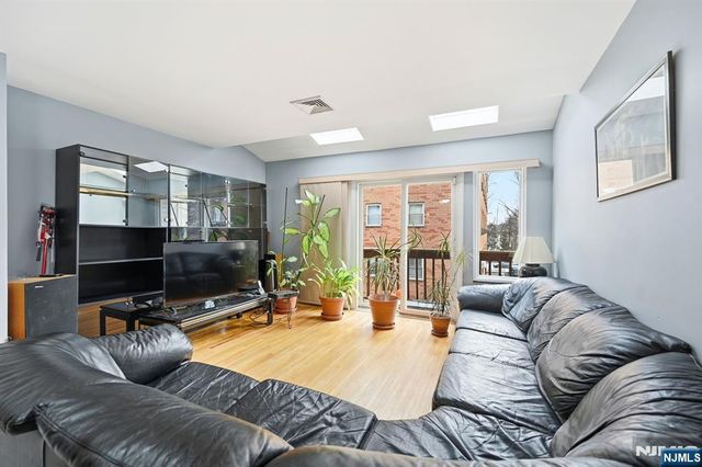 31 Fairmount Avenue 16A, Hackensack, NJ 07601