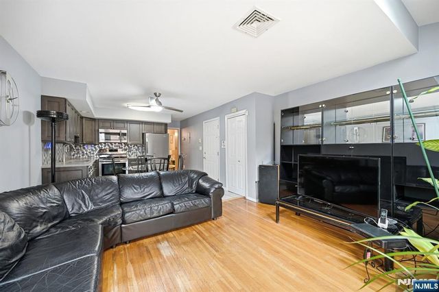 31 Fairmount Avenue 16A, Hackensack, NJ 07601