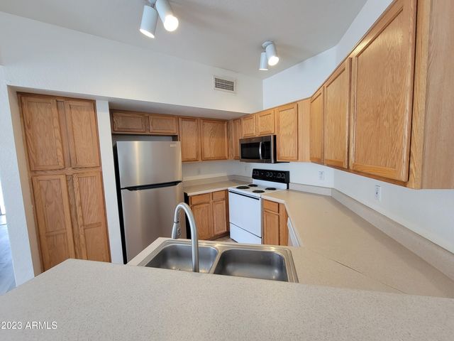 280 S ELIZABETH Way 25, Chandler, AZ 85225