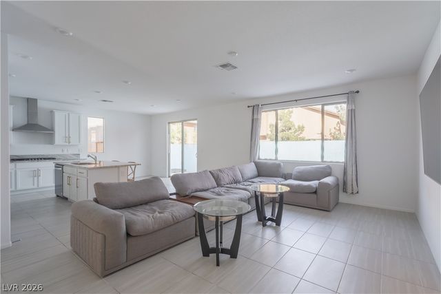 7360 Crown Landing Street, Las Vegas, NV 89113