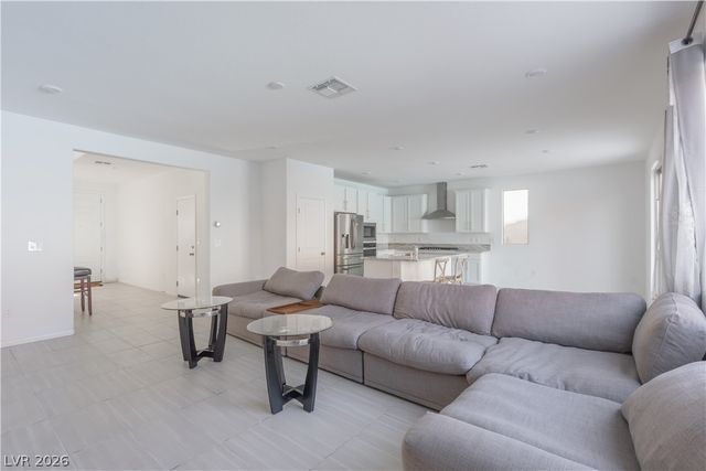 7360 Crown Landing Street, Las Vegas, NV 89113