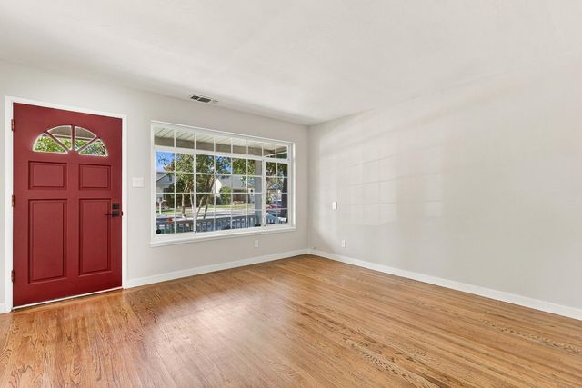 2180 Cambridge St, Sacramento, CA 95815