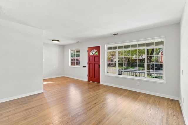 2180 Cambridge St, Sacramento, CA 95815