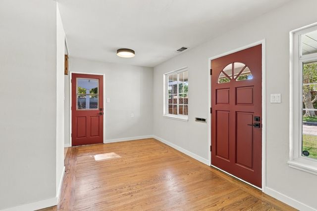 2180 Cambridge St, Sacramento, CA 95815