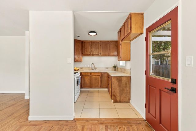 2180 Cambridge St, Sacramento, CA 95815