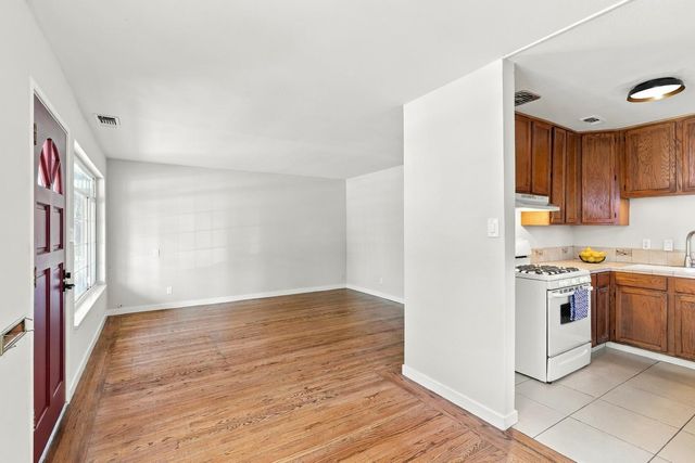 2180 Cambridge St, Sacramento, CA 95815