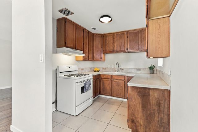 2180 Cambridge St, Sacramento, CA 95815