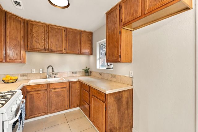 2180 Cambridge St, Sacramento, CA 95815
