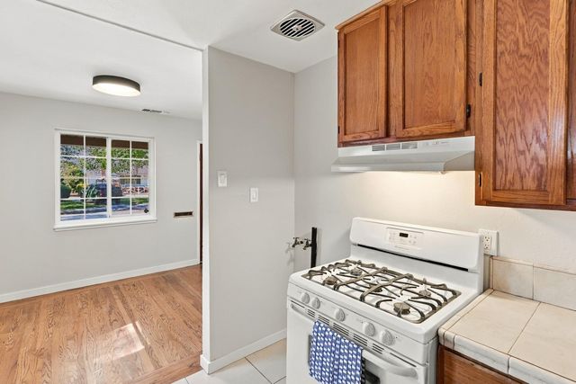 2180 Cambridge St, Sacramento, CA 95815