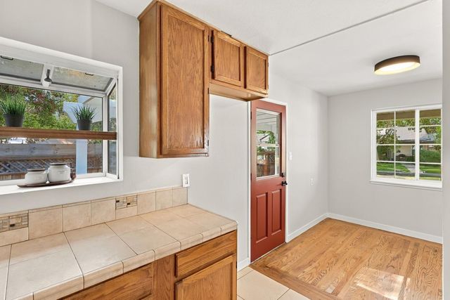 2180 Cambridge St, Sacramento, CA 95815