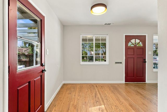 2180 Cambridge St, Sacramento, CA 95815