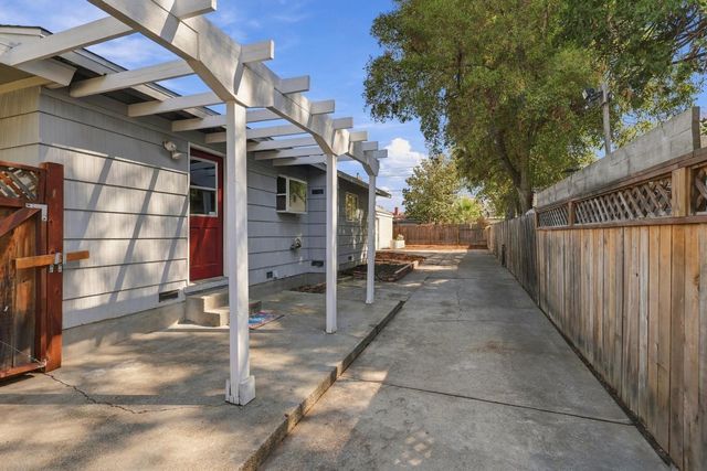 2180 Cambridge St, Sacramento, CA 95815