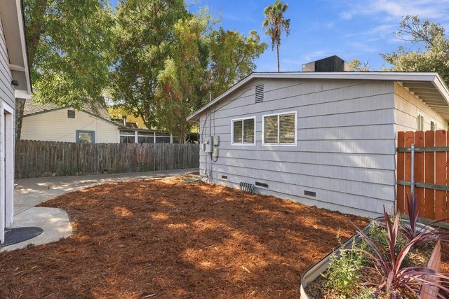 2180 Cambridge St, Sacramento, CA 95815