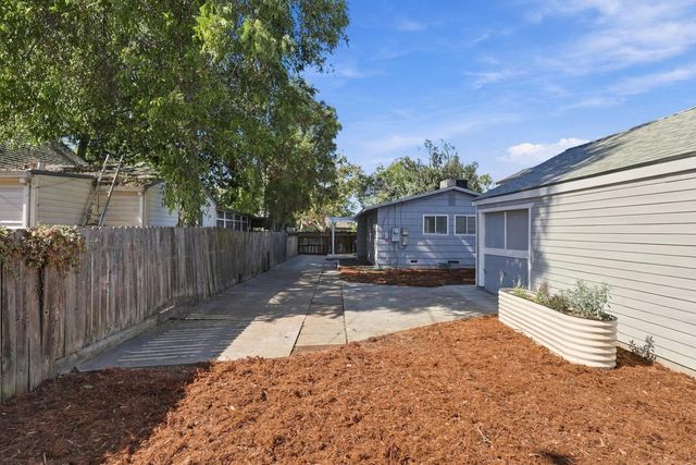2180 Cambridge St, Sacramento, CA 95815