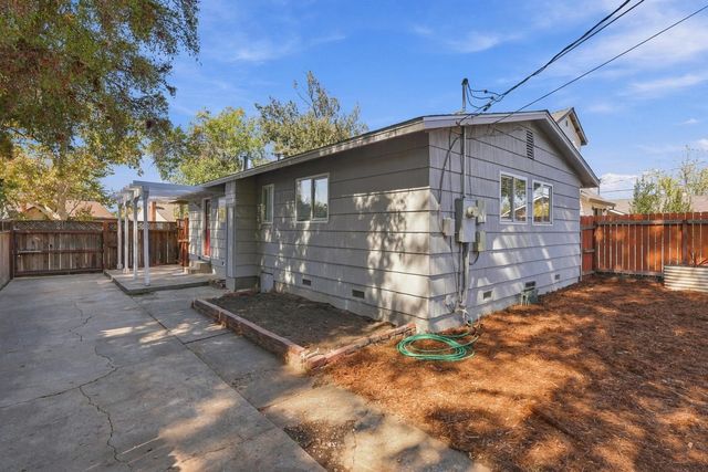 2180 Cambridge St, Sacramento, CA 95815