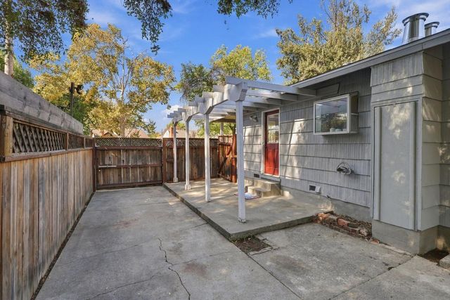 2180 Cambridge St, Sacramento, CA 95815
