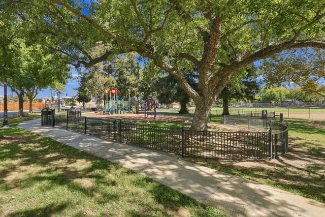 2180 Cambridge St, Sacramento, CA 95815