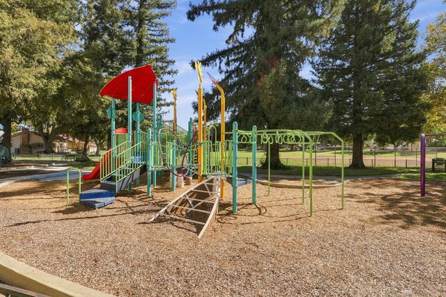 2180 Cambridge St, Sacramento, CA 95815
