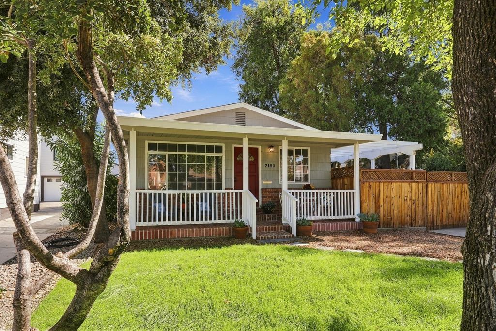 2180 Cambridge St, Sacramento, CA 95815