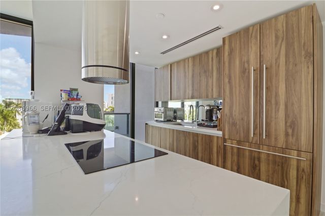 9901 W W Bay Harbor Dr 503, Bay Harbor Islands, FL 33154