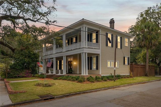 1900 Old Government Street, Mobile, AL 36606