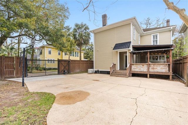 1900 Old Government Street, Mobile, AL 36606