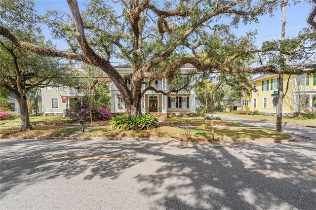 1900 Old Government Street, Mobile, AL 36606