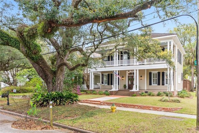 1900 Old Government Street, Mobile, AL 36606